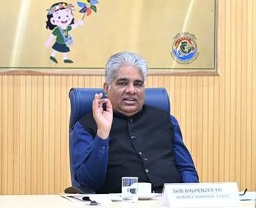 Union Environment Minister Bhupender Yadav reviews air quality status in Delhi-NCR