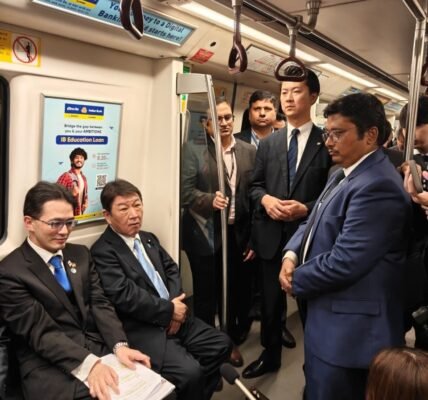 Japanese Foreign Minister Toshimitsu Motegi traveled on the Delhi Metro today.
