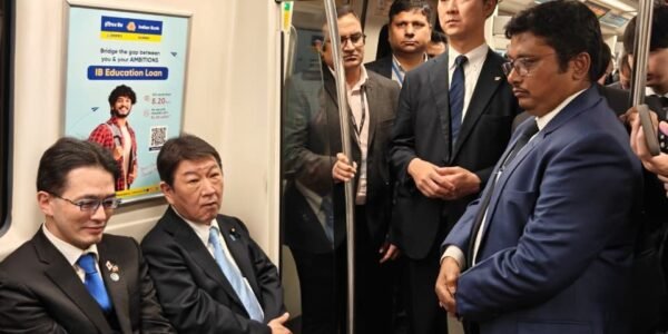 Japanese Foreign Minister Toshimitsu Motegi traveled on the Delhi Metro today.