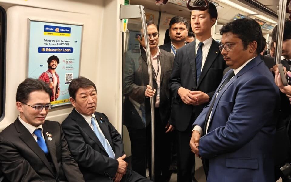 Japanese Foreign Minister Toshimitsu Motegi traveled on the Delhi Metro today.