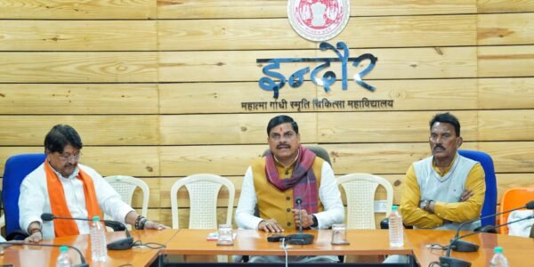 Madhya Pradesh CM Dr. Mohan Yadav reviewed the situation arising from the consumption of contaminated water in the Bhagirathpura area of ​​Indore.