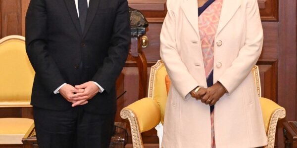 Spanish Foreign Minister José Manuel Albares met with President Droupadi Murmu at the Presidential Palace today.
