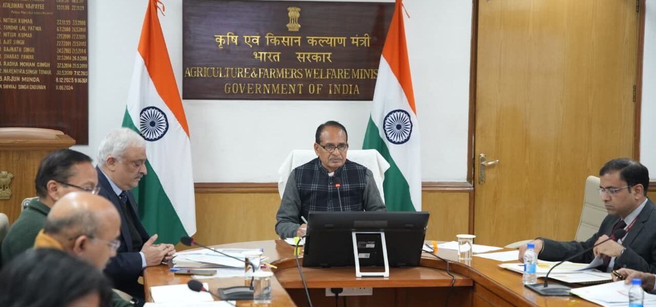 Union Agriculture Minister Shivraj Singh Chauhan held an important review meeting with the Agriculture Ministers of Gujarat and Punjab.