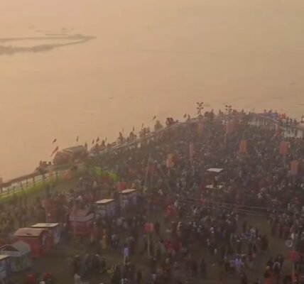 festival of Makar Sankranti is being celebrated with great enthusiasm in Uttar Pradesh today