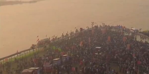 festival of Makar Sankranti is being celebrated with great enthusiasm in Uttar Pradesh today