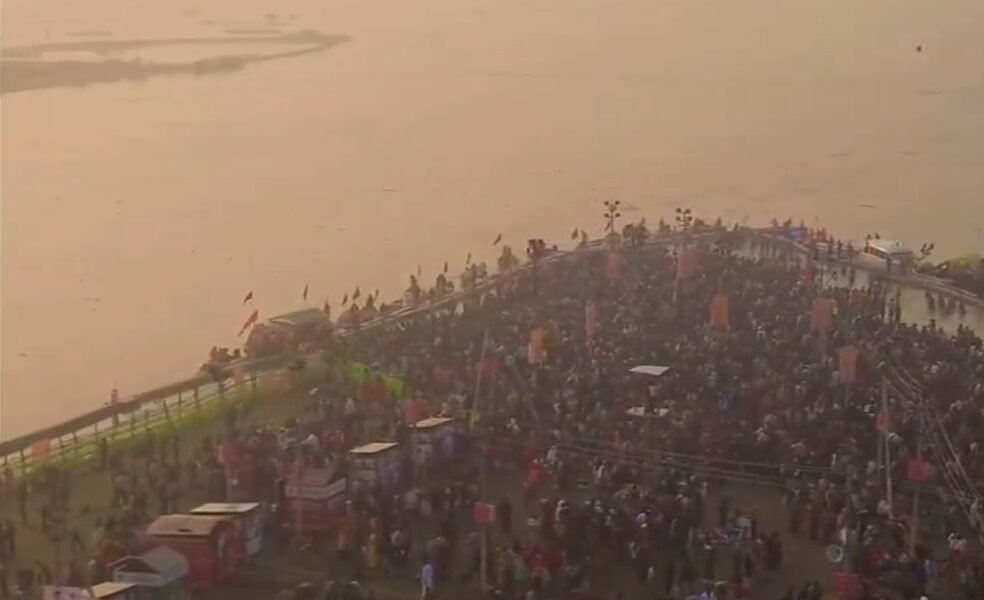 festival of Makar Sankranti is being celebrated with great enthusiasm in Uttar Pradesh today