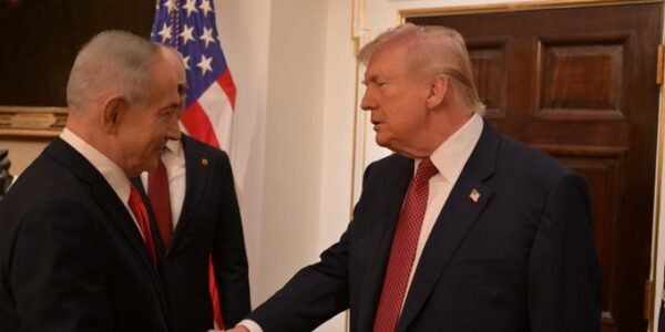 Israeli PM Benjamin Netanyahu meets with US President Donald Trump at the White House