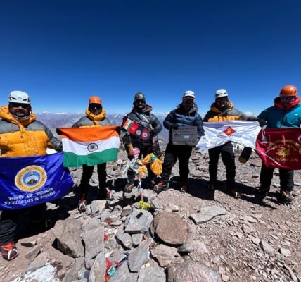 Joint team of NIM and GIM&WS successfully climbs Mount Aconcagua in Argentina