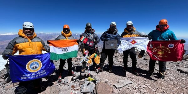 Joint team of NIM and GIM&WS successfully climbs Mount Aconcagua in Argentina