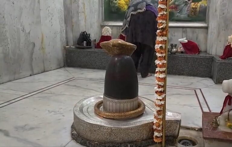 महाशिवरात्रि आज पूरे देश में श्रद्धा और उत्साह के साथ मनाई जा रही है