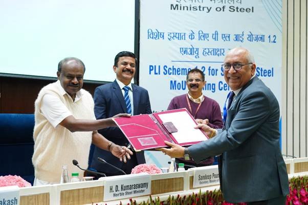 Ministry of Steel signs MoUs for 85 special steel projects involving investment of Rs 11,887 crore