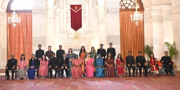 Officer Trainees of the Indian Audit and Accounts Service, Defence Aeronautical Quality Assurance Service and Indian Trade Service call on the President