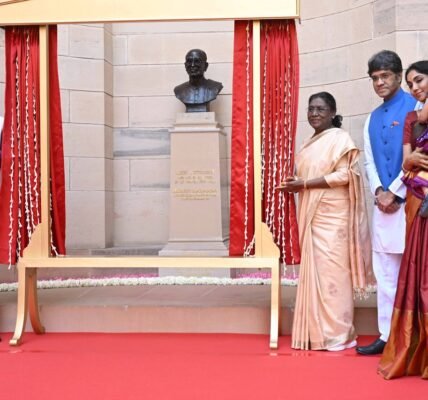 President Draupadi Murmu unveiled the statue of Chakravarti Rajagopalachari and attended the Rajaji Utsav held at Rashtrapati Bhavan