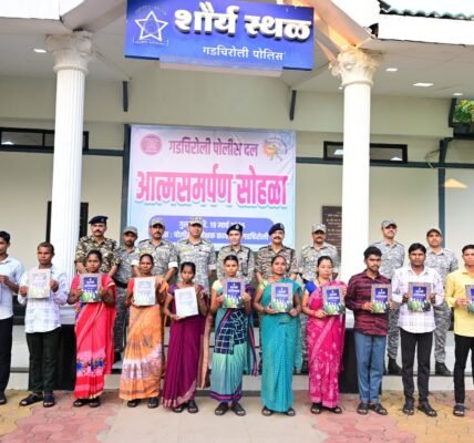 11 senior Maoists surrendered