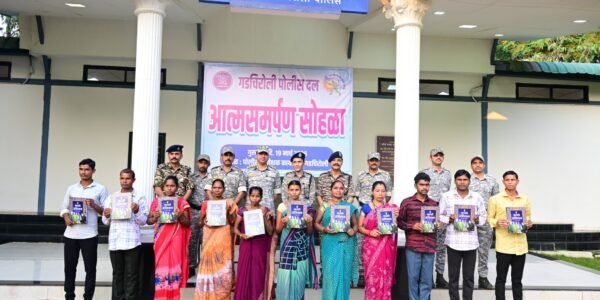 11 senior Maoists surrendered