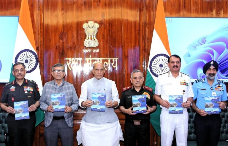 रक्षा मंत्री ने ‘रक्षा बलों के लिए विजन 2047: भविष्य के लिए तैयार भारतीय सेना का रोडमैप’ जारी किया
