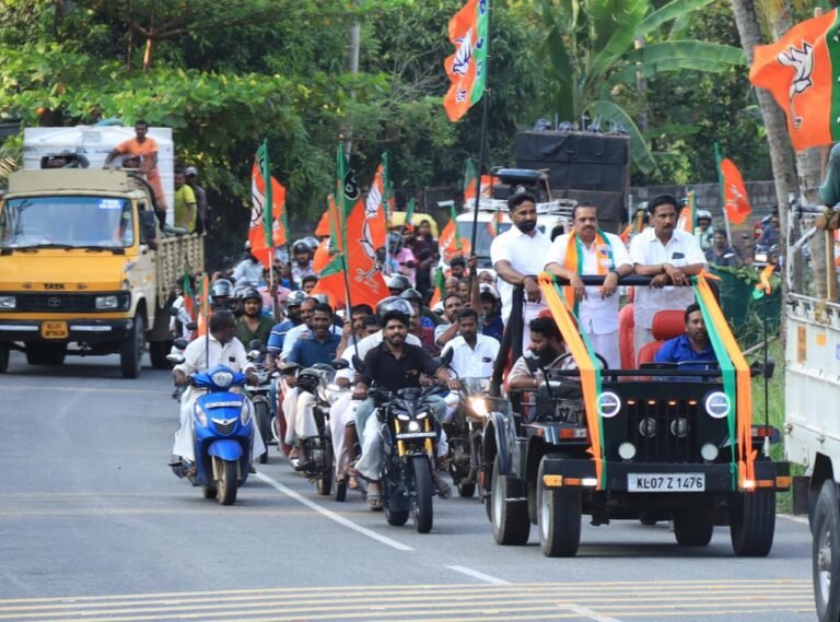 केरलम में तीन मुख्‍य राजनीतिक दलों द्वारा उम्‍मीदवारों की पहली सूची जारी होने के बाद चुनाव अभियान तेज