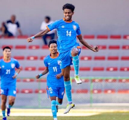 India secures a spot in the semi-finals of the SAFF Under-20 Championship by defeating Pakistan.