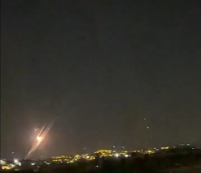 इस्राएल की वायु सेना ने अमरीका के साथ संयुक्त अभियान में ईरान के 24 प्रांतों पर बारह सौ से अधिक मिसाइलें गिराईं