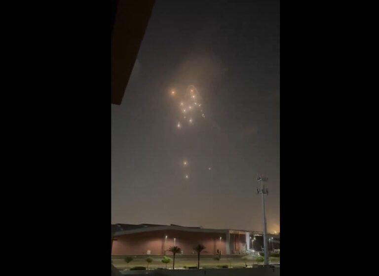 UAE की वायु सुरक्षा प्रणालियों ने कल ईरान से दागी गई चार बैलिस्टिक मिसाइलों और 25 ड्रोनों को मार गिराया