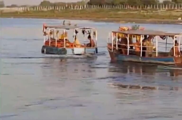 उत्तर प्रदेश के मथुरा में यमुना नदी में नाव पलटने की घटना में अब तक 10 लोगों की मौत, बचाव अभियान जारी