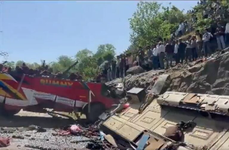 जम्मू-कश्मीर के उधमपुर में एक बस एक्सीडेंट में 10 लोगों की मौत, रेस्क्यू ऑपरेशन जारी