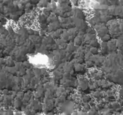 14 people killed in Israeli airstrikes in southern Lebanon.