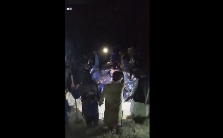 अफ़गानिस्तान के हिंदू कुश में कल रात आये 5.8 तीव्रता के शक्तिशाली भूकंप में आठ लोगों की मौत