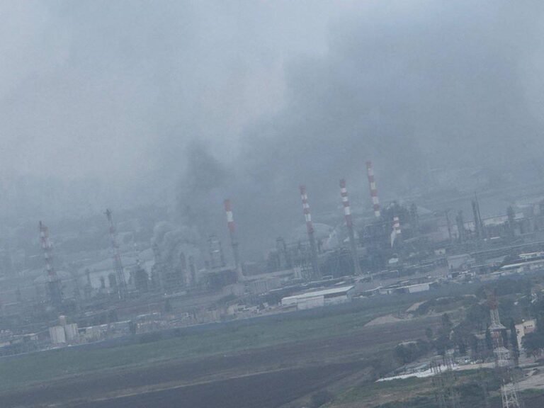 ईरान के ऊर्जा बुनियादी ढांचे पर इस्राएल के हमले के बाद पश्चिम एशिया में संघर्ष तेज