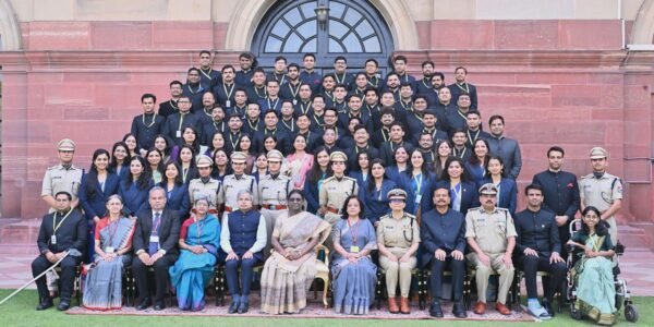 Probationary officers of Indian Railways and Assistant Executive Engineers of the Central Engineering Service met with the President.