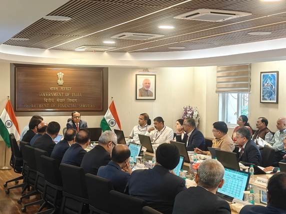 डीएफएस के सचिव ने सार्वजनिक क्षेत्र के बैंकों (पीएसबी) और प्रमुख निजी बैंकों के साथ वित्तीय समावेशन योजनाओं की प्रगति पर समीक्षा बैठक की अध्यक्षता की