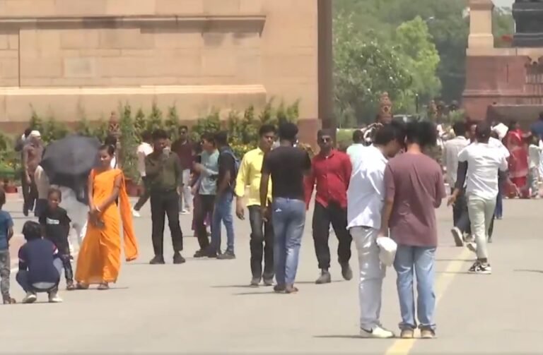 राष्ट्रीय राजधानी दिल्ली में भीषण गर्मी और हीट वेव जारी