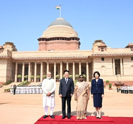 South Korean President Lee Jae-myung was accorded a ceremonial welcome at the Presidential Palace.