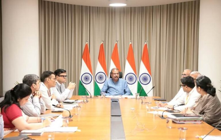 केंद्रीय शिक्षा मंत्री धर्मेंद्र प्रधान ने NCERT द्वारा वर्तमान शैक्षणिक सत्र के लिए प्रकाशित पाठ्यपुस्तकों की उपलब्धता, छपाई और वितरण की समीक्षा की