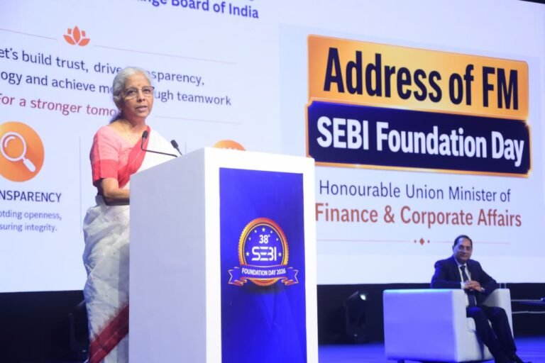 केंद्रीय वित्त मंत्री निर्मला सीतारमण ने आज मुंबई में SEBI के 38वें स्थापना दिवस कार्यक्रम में मुख्य वक्ता के रूप में भाषण दिया