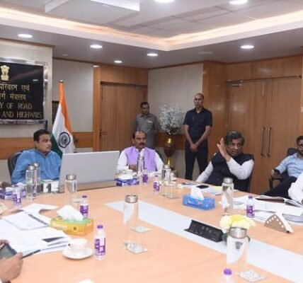 Union Minister Nitin Gadkari reviewed the progress of National Highway projects in Karnataka and Kerala.