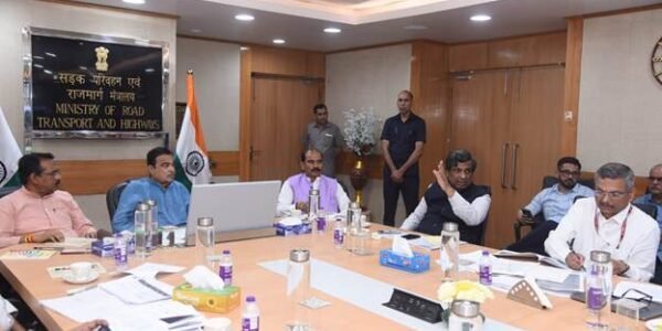 Union Minister Nitin Gadkari reviewed the progress of National Highway projects in Karnataka and Kerala.