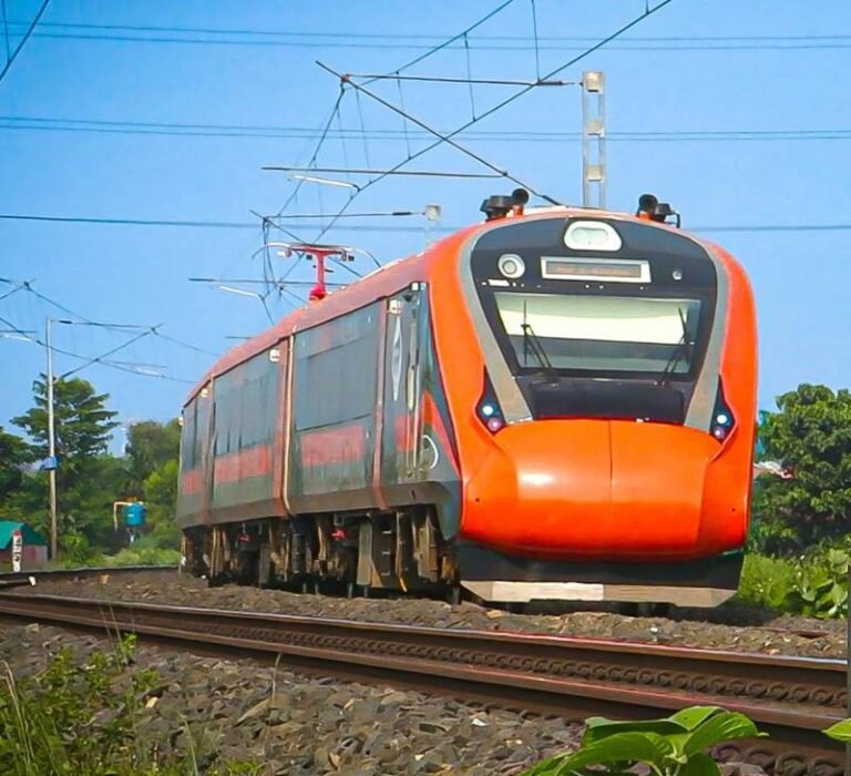 22961/22962 मुंबई सेंट्रल-अहमदाबाद वंदे भारत एक्सप्रेस 20 कोच के साथ चलेगी