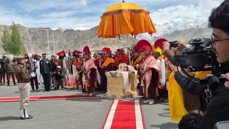 भगवान बुद्ध के पवित्र अवशेष लद्दाख पहुंचे