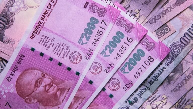 चलन में मौजूद 2 हजार रुपये मूल्य वर्ग के 98 दशमलव चार सात प्रतिशत नोट वापसी की घोषणा के तीन साल बाद बैंक में वापस आ गए: RBI