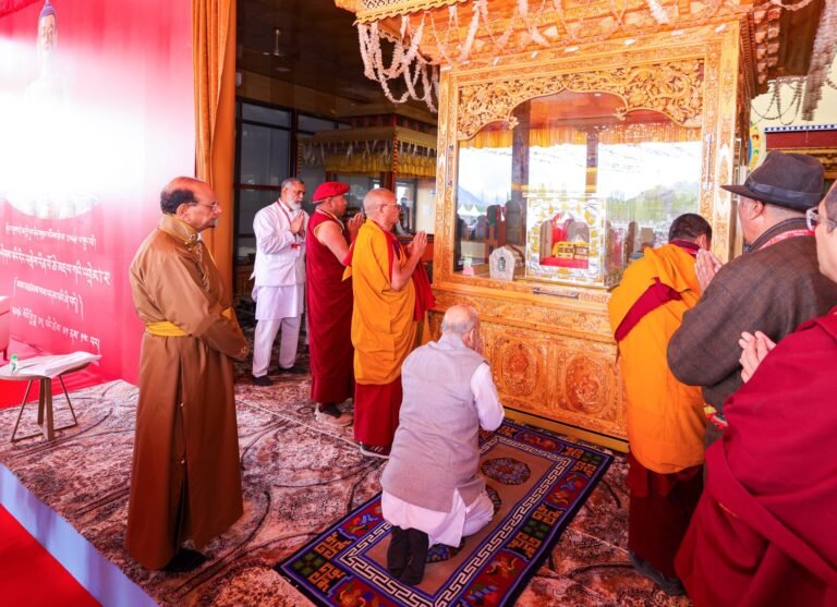 गृह मंत्री अमित शाह ने बुद्ध पूर्णिमा के अवसर पर लेह में तथागत बुद्ध के पवित्र अवशेषों की प्रदर्शनी का उद्घाटन किया