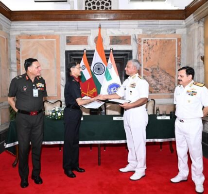 Indian Army and Navy Sign Memorandum of Affiliation