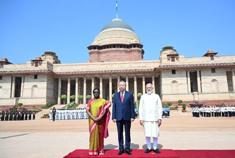 राष्ट्रपति द्रौपदी मुर्मु और प्रधानमंत्री मोदी ने वियतनाम के राष्ट्रपति तो लाम का औपचारिक स्वागत किया