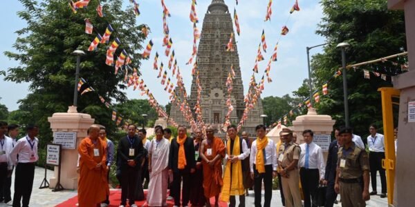 Vietnamese President To Lam offered prayers at the Mahabodhi Temple in Bihar.