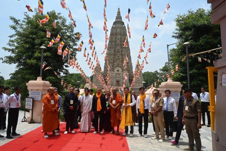 वियतनाम के राष्ट्रपति तो लाम ने बिहार के महाबोधि मंदिर में पूजा-अर्चना की