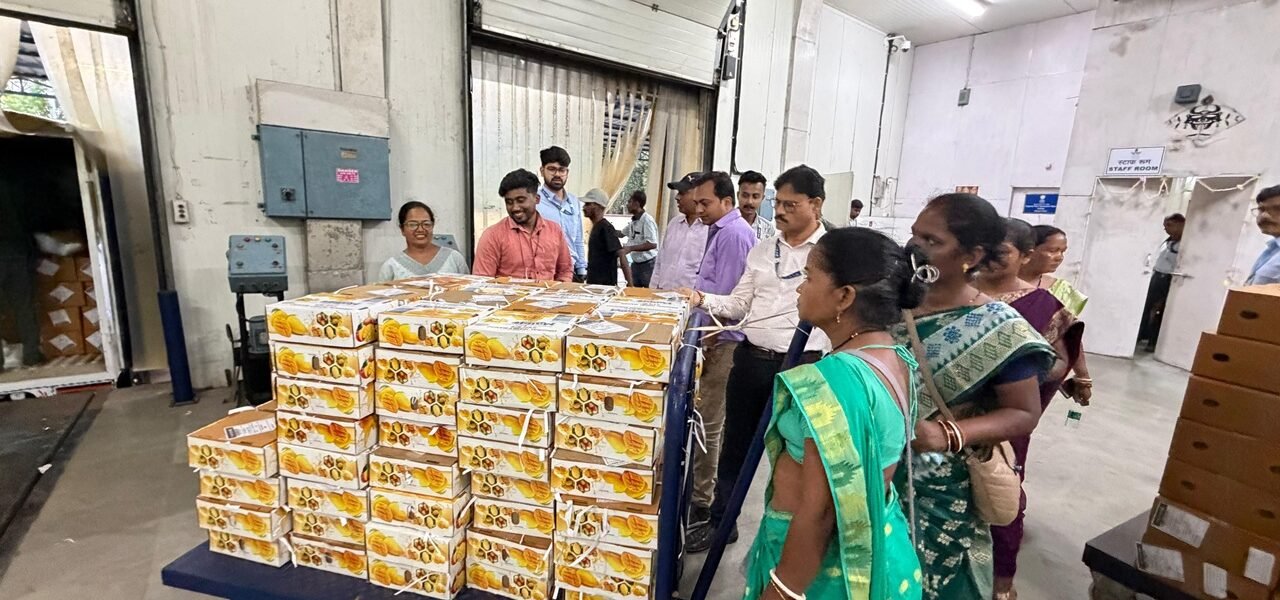 APEDA flagged off the first commercial consignment of fresh mangoes from Jharkhand to the United Kingdom.