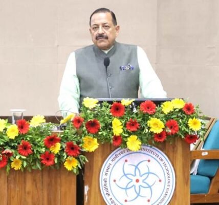 Dr. Jitendra Singh inaugurated the DST-funded Central Instrumentation Facility at IIT Gandhinagar and launched three research clusters.