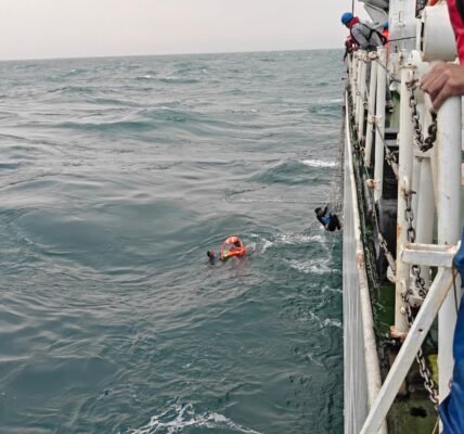 Indian Coast Guard successfully rescued six fishermen from the Indian fishing boat (IFB) Manju Matha off the Mangaluru coast