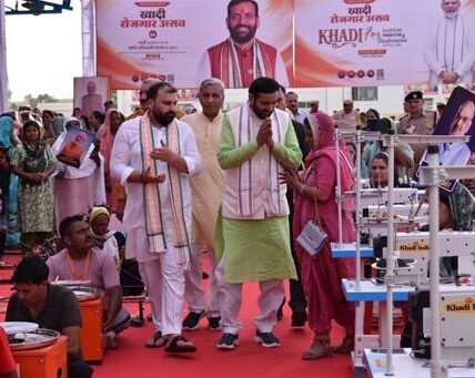 KVIC Chairman and the Chief Minister of Haryana distributed 3,645 machines and toolkits to artisans at the Khadi Rozgar Utsav held in Siwani.