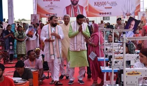 KVIC Chairman and the Chief Minister of Haryana distributed 3,645 machines and toolkits to artisans at the Khadi Rozgar Utsav held in Siwani.